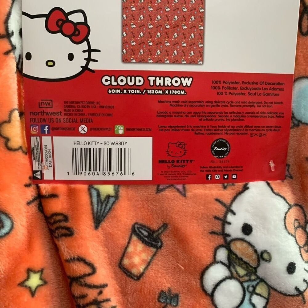 Hello kitty cloud throw blanket hamburger theme summer hellokittycore - Picture 7 of 10